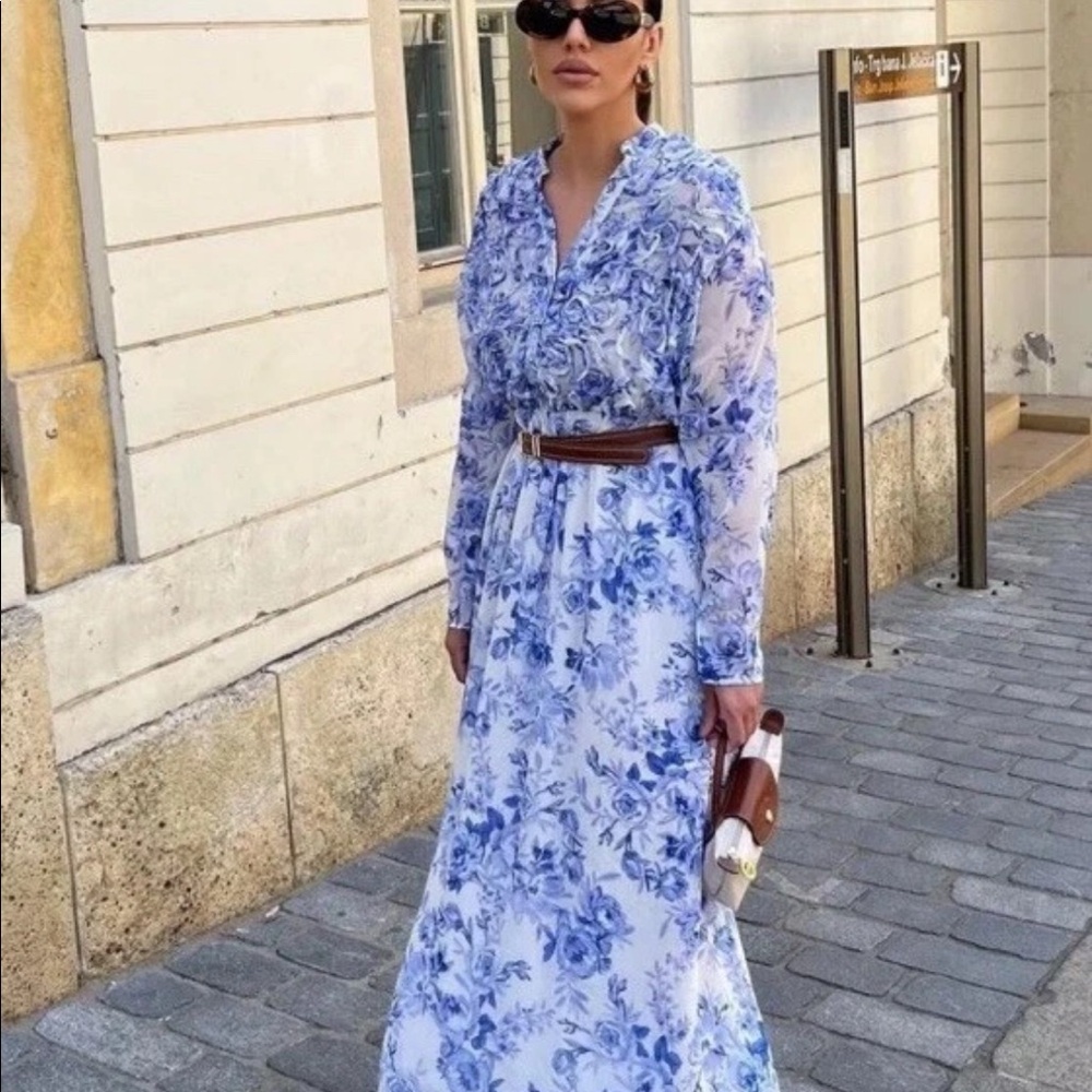 zara ss24 blue white printed dress with ruffles XS